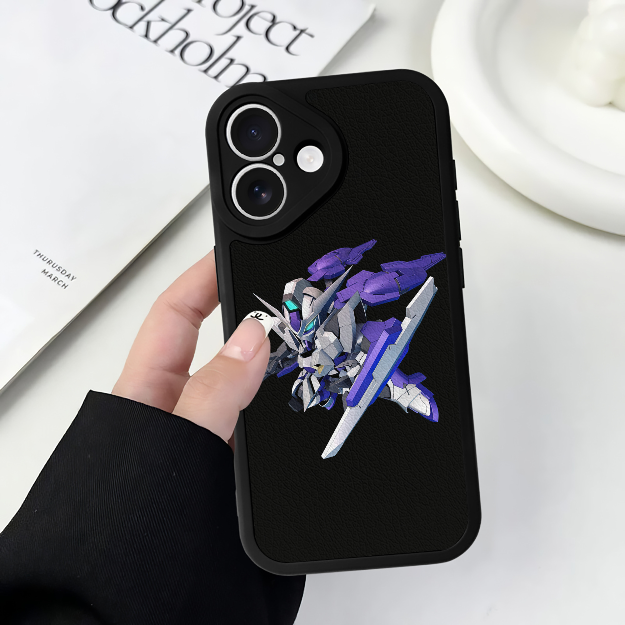 （画像用） 機動戦士ガンダム Mobile Suit Gundam 【iPhone 16シリーズ対応】シリコンスマホケース（レザー調） 材質：シリコン